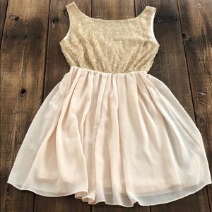 🦊4/20- Sequinned holiday mini dress